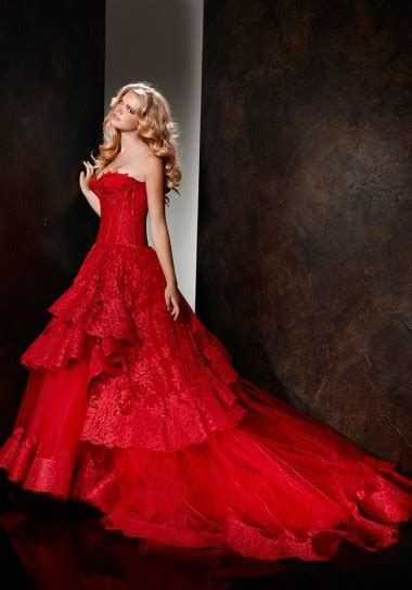 È importante fare acquisti per un abito rosso per un matrimonio che ti piace. Abiti da sposa rossi per chi ama il colore FOTO
