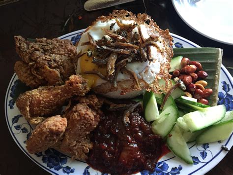 Nasil lemak sambal meletup telah terkenal sejak beberapa tahun yg lepas di sekitar balai islam kota bharu. I ate Nasi Lemak Ayam Goreng Belacan. Malaysian style ...