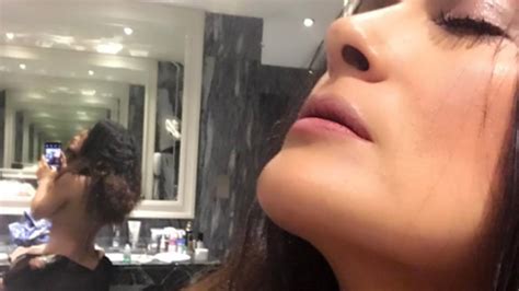 Salma Hayek Enchanted With The Selfie Half Naked On Instagram Hot Sex Picture