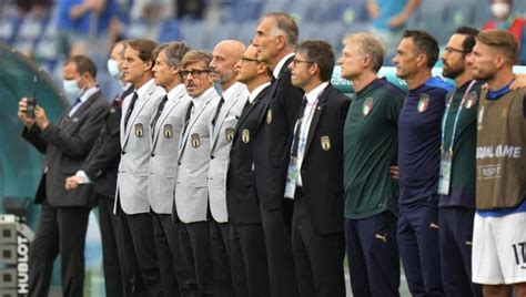 Questo video è completamente dedicato a roberto mancini e gianluca vialli, una delle coppie d'attacco più forti di sempre. Europei: Mancini e Vialli, la rivincita di Wembley - la ...
