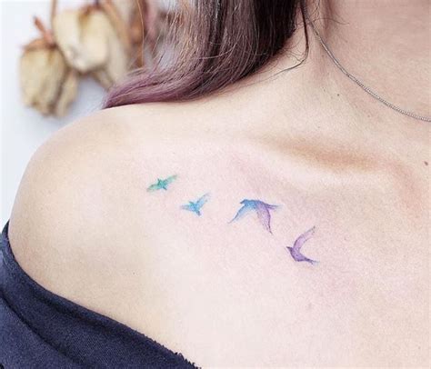 Pin By Maria On Ropa♥ Small Bird Tattoos Colorful Bird Tattoos Bird