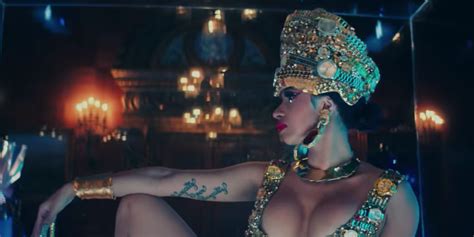 The Internet Reacts To Cardi Bs Music Video For Money People En