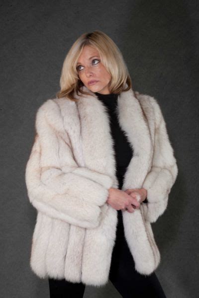 Pin By Hollok On Mens And Women Fur Coats Women Fur Fashion Girls