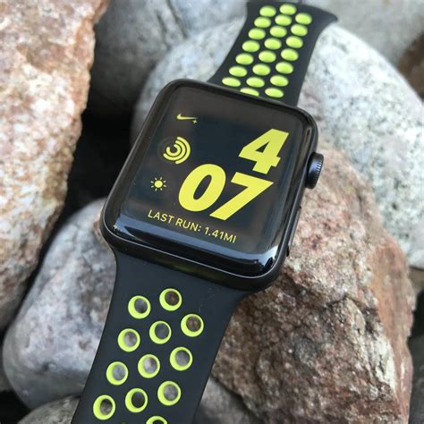 First i tried it with the basic apple watch running app. Runnergirl Training: Product Review: Nike Plus Apple Watch