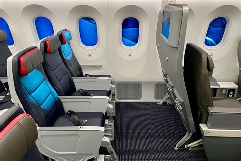 First Look Americans New And Improved 787 8 Dreamliner
