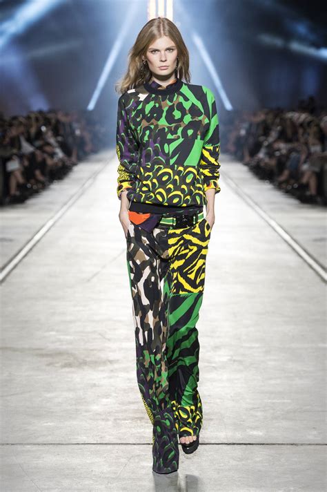 VERSACE SPRING SUMMER 2016 WOMEN'S COLLECTION | The Skinny Beep