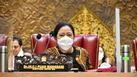 Anggota Dewan Hadir Secara Fisik Dalam Rapat Paripurna Dpr Yang