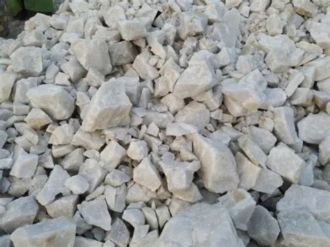 Lumps Snow White Quartz Lump For Glass Packaging Size Loose At Rs