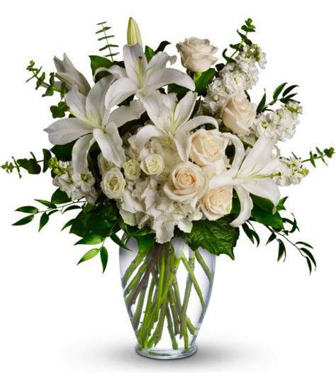 Munequitas 1, donna con in mano un mazzo di fiori rossi png. Mazzo di fiori - Onoranze Funebri Galazzi