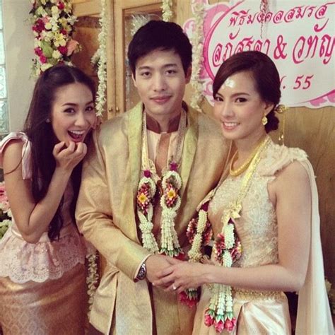 มิน พีชญา ชื่นมื่น ร่วมงานแต่งงานน้องชาย พร้อมต้อนรับน้องสะใภ้เข้าบ้าน บอกไม่เป็นไรถ้าน้องจะแต่งก่อน พี่รอไปอีกยาว ๆ. มิน พีชญา @ งานแต่งงานพี่แม็ก วทัญญู พี่ชายของมิน