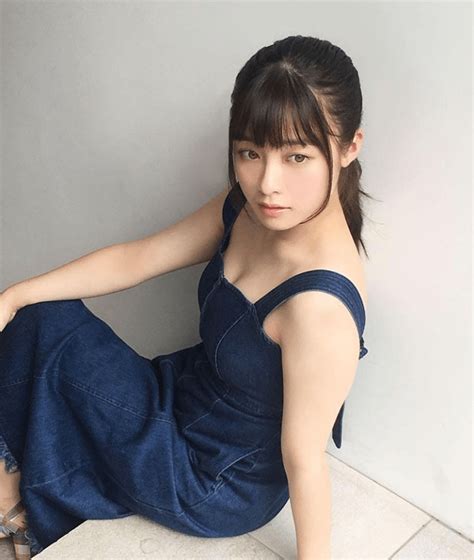 橋本環奈、胸の谷間がセクシーショットにファン垂涎！「大きいね」 日刊大衆