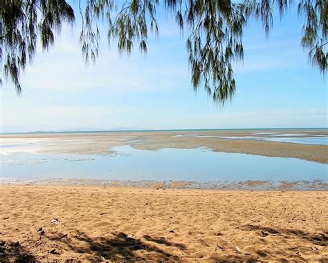 This is a perfect tropical beach with palms, green picnic bay is the southernmost beach in magnetic island of australia. Bushland Beach - Townsville