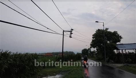 Sebagian lampu lalin jaktim mati imbas gangguan listrik. Gangguan Listrik Wilayah Bojonegoro : Konsumsi Listrik ...