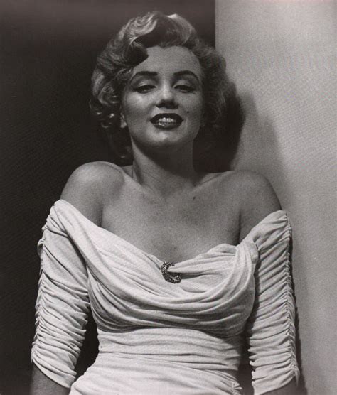 Vintage Marilyn Monroe Cleavage Photo Sexy Hot Model Bare Belly N Legs
