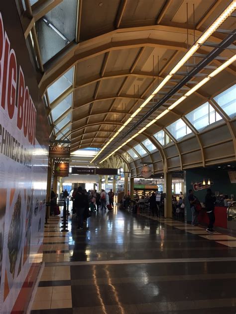 Ronald Reagan Washington National Airport Terminal B 10 Reviews