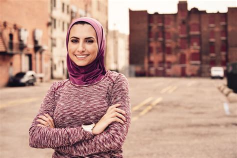 How Rahaf Khatib Became The First Hijabi Runner On The Cover Of A Us