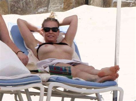 Chelsea Handler Nuda ~30 Anni In Beach Babes