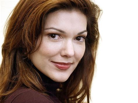 Wahing Hollywood Hottest Laura Harring Photos Wallpapers Collection