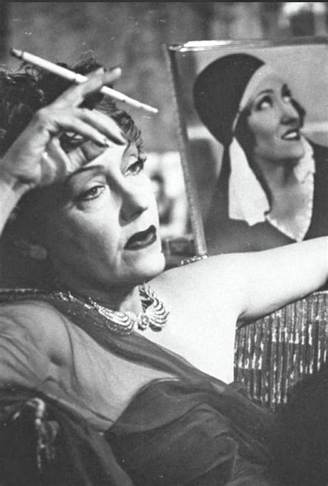 Gloria Swanson As Norma Desmond In Sunset Boulevard Classic Hollywood Hollywood