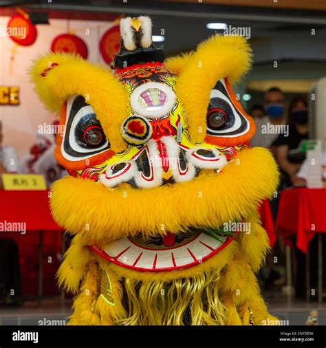 A Traditional Southern Chinese Lion Dance Troupe Stock Photo Alamy