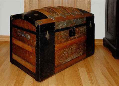 Images Of Antique Trunks Antique Steamer Trunk Treasure Chest Old