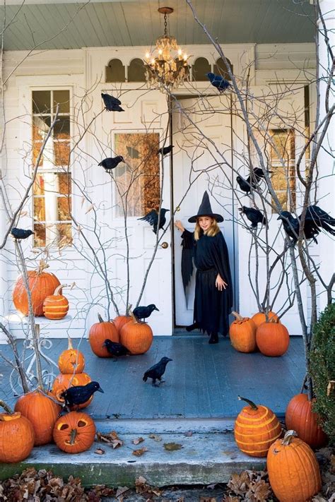 Scary And Spooky Porch Decoration Ideas For The Coming Halloween Halloween Garden