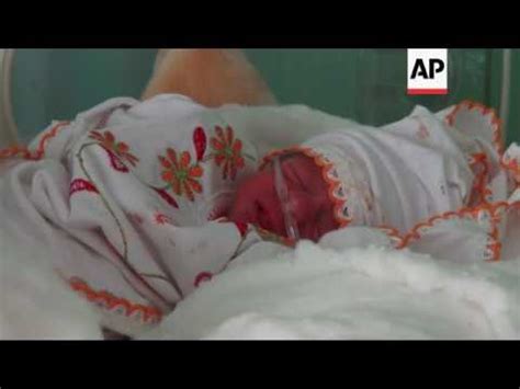 The woman had undergone fertility treatments before giving birth to the premature babies. Woman gives birth to six babies - YouTube