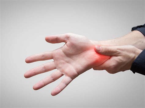 Broken Wrist 10 Broken Wrist Symptoms