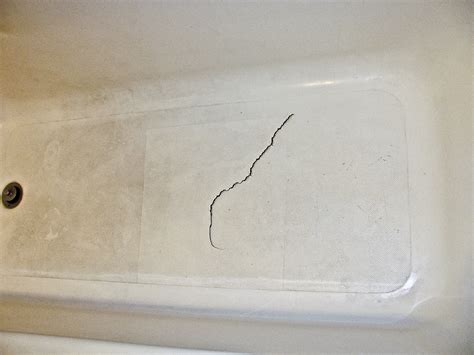 Austin Tx Company Offering New Bathtub Crack Repair Service