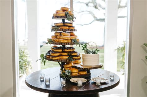 Unique Wedding Cake Table With Wood Stump Cake Stand And