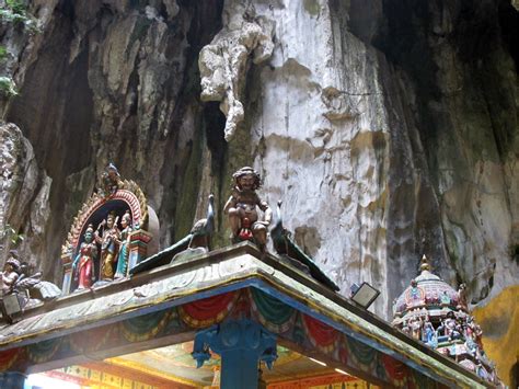 Jalan ps 7, taman prima selayang, batu caves. Batu Caves, popular tourist attraction with 3 main caves ...