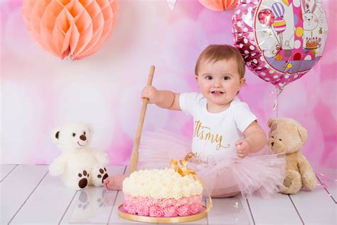 Celebrate Your First Birthday With A Cake Smash Photo Shoot Smash