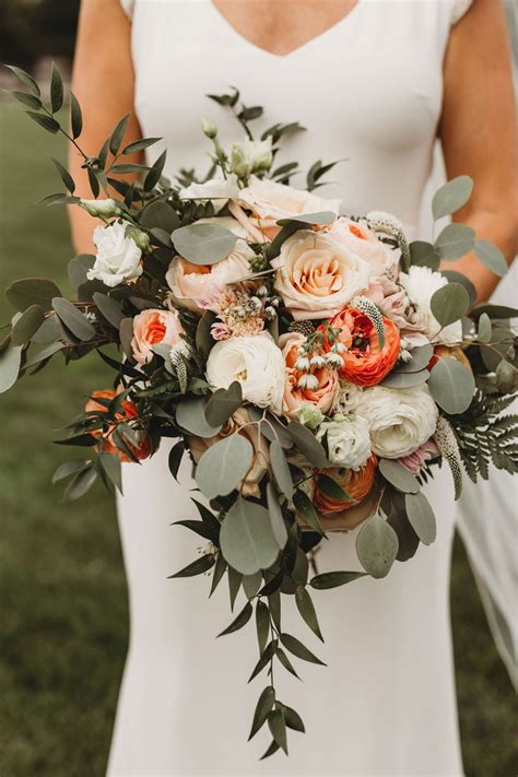 25 Beautiful Bouquets For Fall Weddings Fall Wedding Fall Wedding