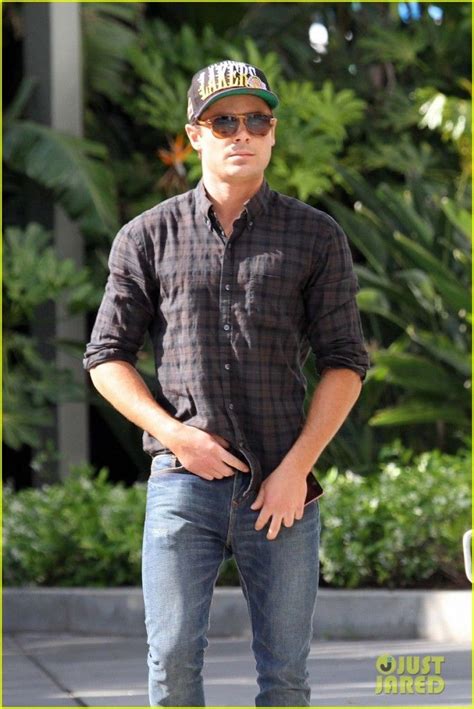 Zac Efron Wearing Persol Sunglasses Zac Efron Style Zac Efron Zac Efron Movies