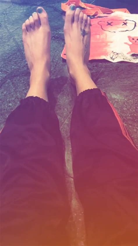 Sasha Lanes Feet