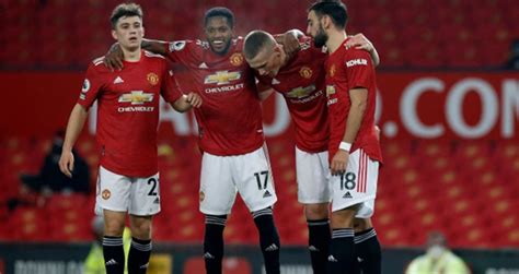 Southampton are the first away team to score two goals from outside the box in a premier league game at old trafford since manchester city in the geniuses on here told me that mu were going to be 6th? MU. Hàng tiền vệ MU. McTominay vs Fred. MU 9-0 Southampton ...