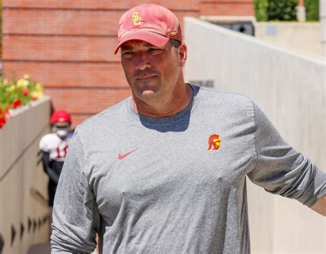 Usc Offensive Line Coach Josh Henson Gives Updates On Unit Progress And Right Tackle Evaluation
