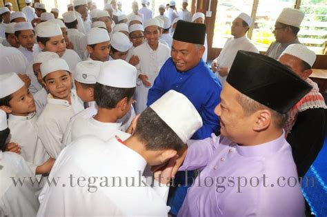 Majlis hari raya selendang merah malaysia 2019. T E G A N U K I TA: SEKITAR MENTERI BESAR TERENGGANU ...