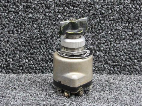 10 357230 1a Beech 95 B55 Magneto Switch Voltage 28
