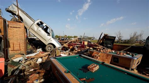 Tornadoes Kill 25 In Mississippi