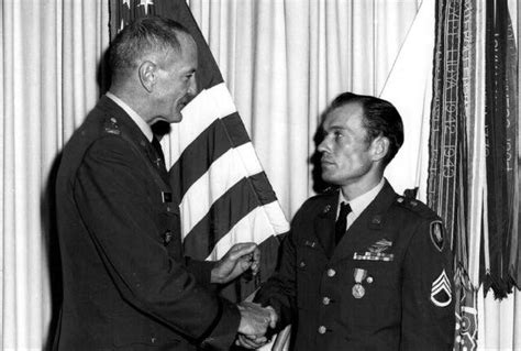 Uniform And Medals To Vietnam Door Gunnerinfantryman 17th