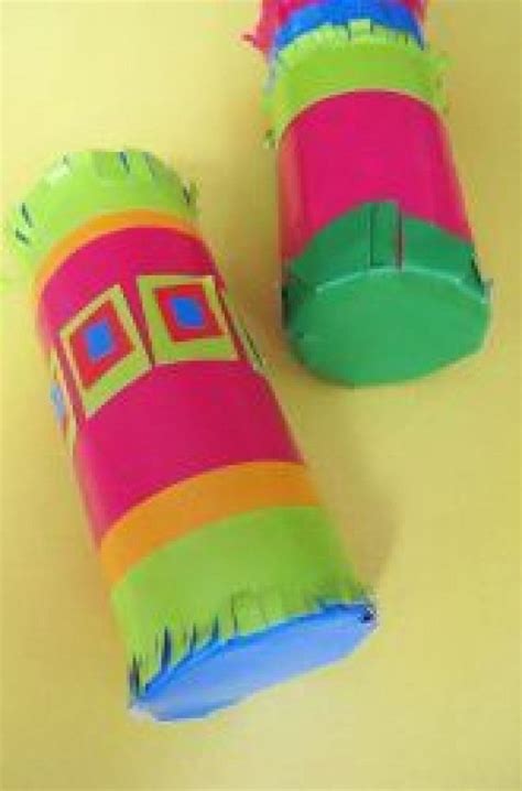 Basteln sie mit ihrem kind eine panflöte aus bunten strohhalmen. Toilet paper roll maracas. Fun recycled craft. # ...