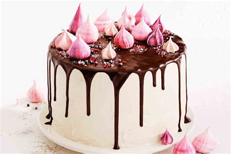 un gâteau d anniversaire personnalisé l incontournable pour une fête réussie