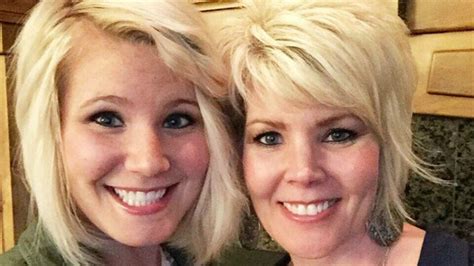 10 Pictures Of Daughters And Mothers Who Look Exactly The Same Age Goodfullness