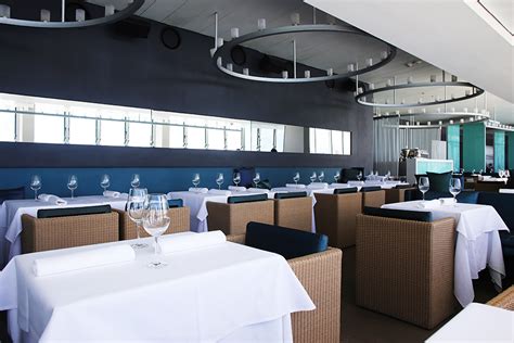 Icebergs dining room and bar. Sydney, Australia: Bondi Beach, fine dining at Bondi ...