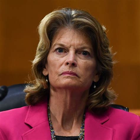 Trumps Plan To Oust Murkowski May Be Foiled By Long Flight