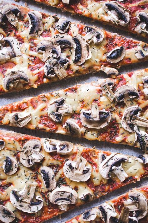 Funghi pizza in 2020 | Vegan pizza recipe, Vegan recipes easy, Raw ...