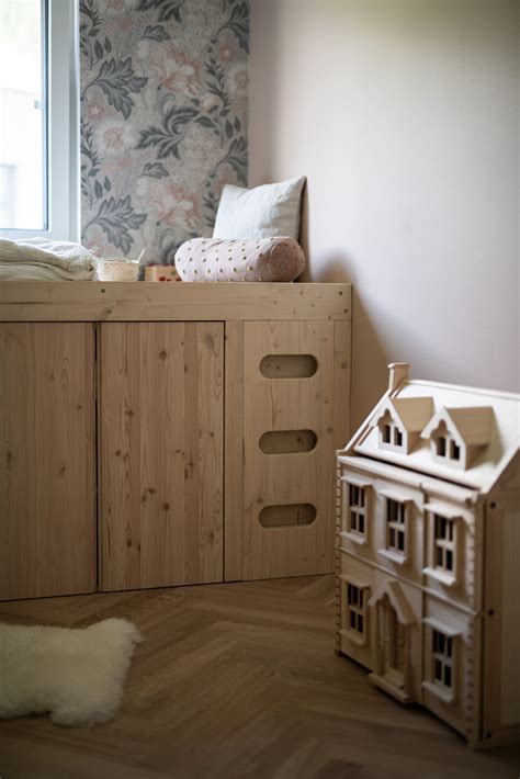 Wohnraumlösungen für kleine räume bieten ihnen die. Podestbett Ikea Podest Bett Aus Regalen Selber Bauen ...