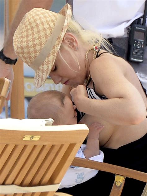Gwen Stefani Nip Slip Breastfeeding Imgur