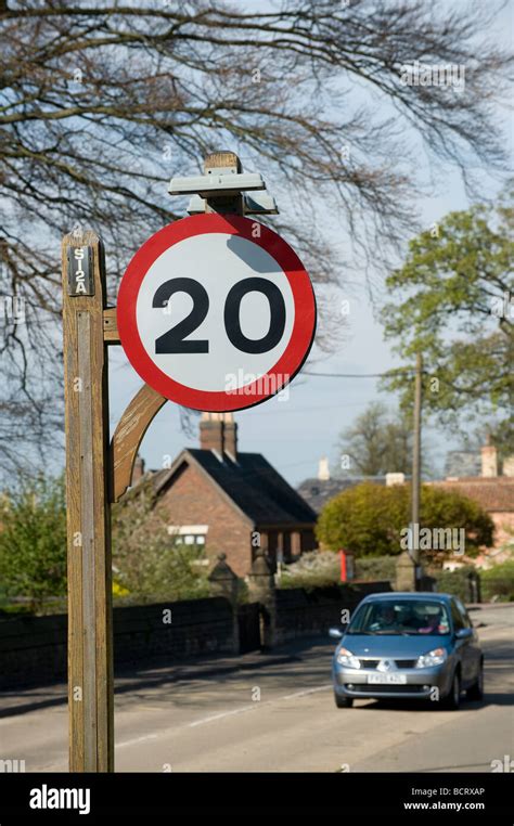 Uk 20 Mph Road Sign Hi Res Stock Photography And Images Alamy